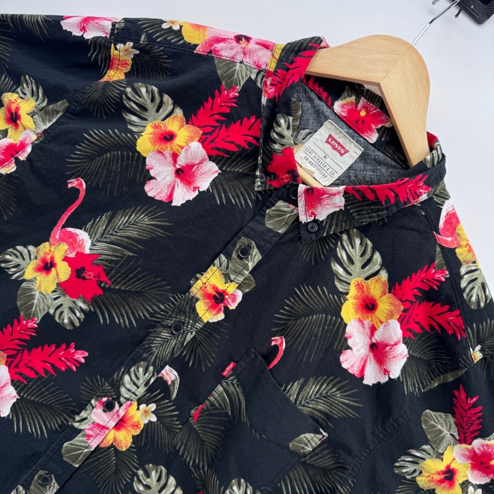 Levi's Button Up Shirt Mens XL Black Tropical Flamingo Hibiscus Floral